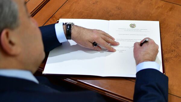 Президент Армен Саркисян подписал указ о назначении Никола Пашиняна премьер-министром Армении (14 января 2019). Еревaн - Sputnik Армения