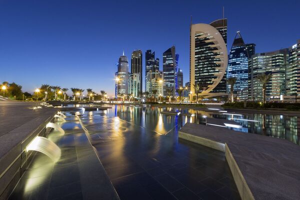Вид на ночной город Доха, Катар - Sputnik Армения