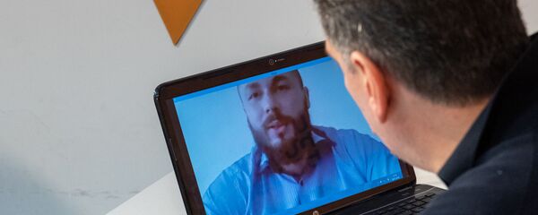 Болгарский продюссер Виталий Шаркович на пресс-конференции режиссера Ованнеса Галстяна - Sputnik Армения