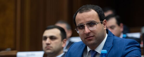 Депутат от фракции Мой Шаг Айк Саркисян на заседании Парламента (18 января 2019). Еревaн - Sputnik Արմենիա