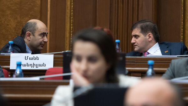 Эдмон Марукян и Арман Бабаджанян на заседании Парламента (18 января 2019). Еревaн - Sputnik Արմենիա