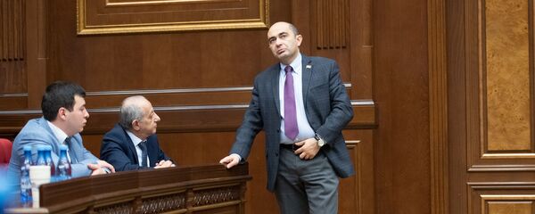 Руководитель фракции Просвещенная Армения Эдмон Марукян на заседании Парламента (18 января 2019). Еревaн - Sputnik Արմենիա