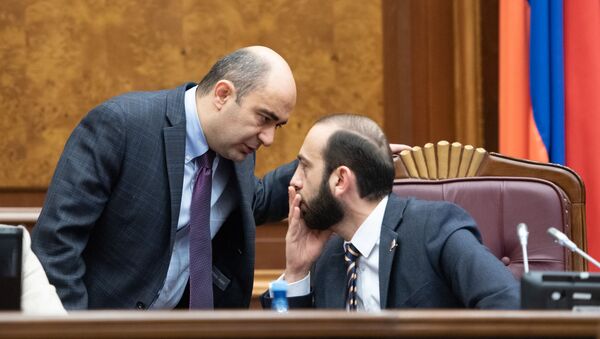 Арарат Мирзоян и Эдмон Марукян на заседании Парламента (18 января 2019). Еревaн - Sputnik Армения
