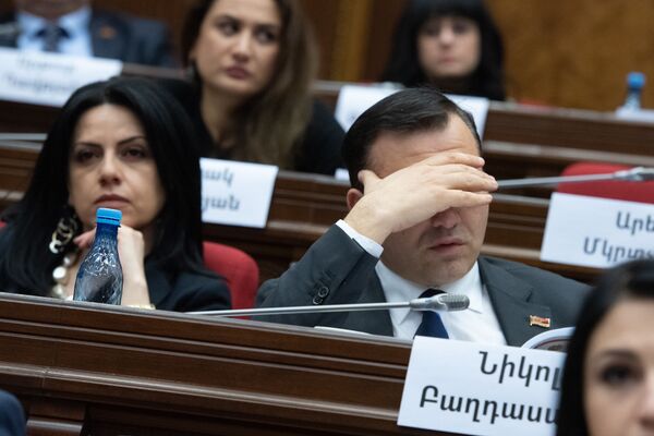 Ինչից են վախենում նոր պատգամավորները. նորընտիրների խոստովանությունը Ինչից են վախենում նոր պատգամավորները. նորընտիրների խոստովանությունը - Sputnik Արմենիա