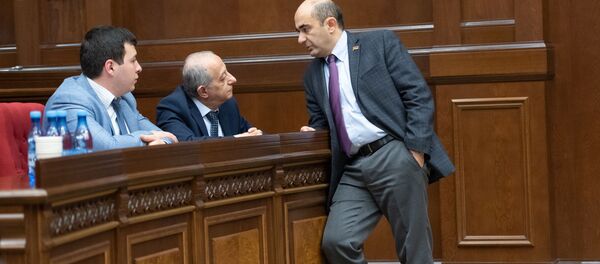 Руководитель фракции Просвещенная Армения Эдмон Марукян на заседании Парламента (18 января 2019). Еревaн - Sputnik Армения