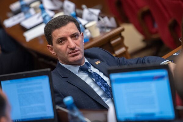 Դուռ փակող ռեկտոր, կոկորդիլոսը թռչնից չտարբերող մարզպետ. Փաշինյանը պատասխանեց Պետրոսյանին - Sputnik Արմենիա