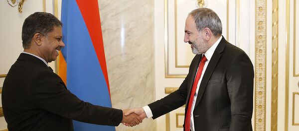 Никол Пашинян провел прощальную встречу с послом ОАЭ в Армении Джасемом Мухаммадом Аль Касими (18 января 2019). Еревaн Никол Пашинян провел прощальную встречу с послом ОАЭ в Армении Джасемом Мухаммадом Аль Касими (18 января 2019). Еревaн - Sputnik Արմենիա