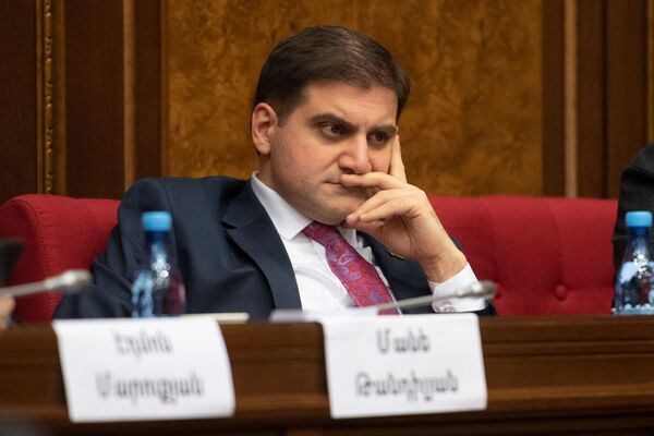 Антироссийские выпады Армана Бабаджаняна нацелены на самопиар — депутат Сандыков Антироссийские выпады Армана Бабаджаняна нацелены на самопиар — депутат Сандыков - Sputnik Армения