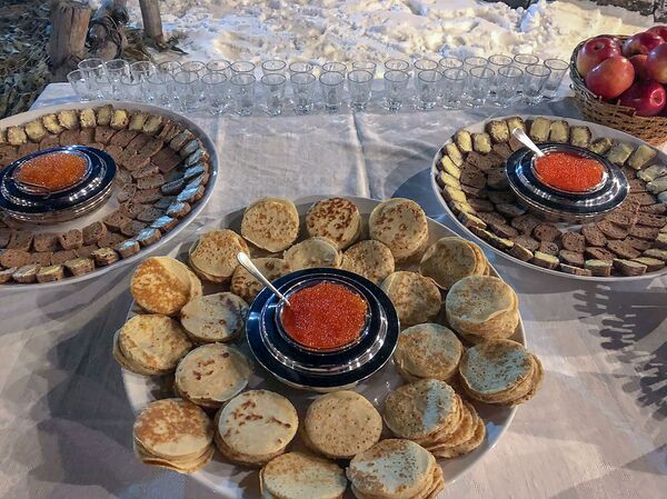 Водичка необъяснимо приятная: Крещенское купание прошло в Армении - Sputnik Армения