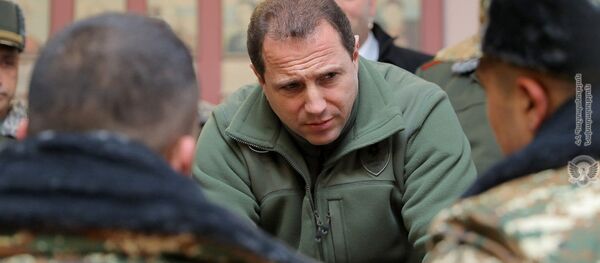 И.о. министра обороны Давид Тоноян посетил республиканский сборный пункт (9 января 2019). Еревaн И.о. министра обороны Давид Тоноян посетил республиканский сборный пункт (9 января 2019). Еревaн - Sputnik Армения