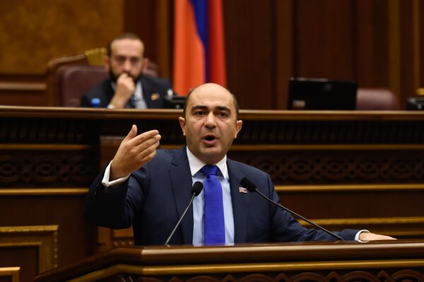 Համազասպ, մի քիչ զուսպ եղեք. ԱԺ–ում փոխադարձ վիրավորանքներ հնչեցին Համազասպ, մի քիչ զուսպ եղեք. ԱԺ–ում փոխադարձ վիրավորանքներ հնչեցին - Sputnik Արմենիա