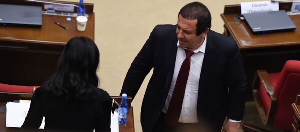 Руководитель фракции Процветающая Армения Гагик Царукян и депутат Наира Зограбян на заседании парламента Армении (15 января 2019). Еревaн Руководитель фракции Процветающая Армения Гагик Царукян и депутат Наира Зограбян на заседании парламента Армении (15 января 2019). Еревaн - Sputnik Արմենիա