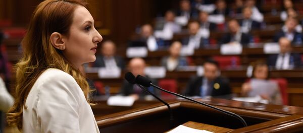 Выступление руководителя фракции Мой Шаг Лилит Макунц на заседании парламента Армении (15 января 2019). Еревaн Выступление руководителя фракции Мой Шаг Лилит Макунц на заседании парламента Армении (15 января 2019). Еревaн - Sputnik Արմենիա