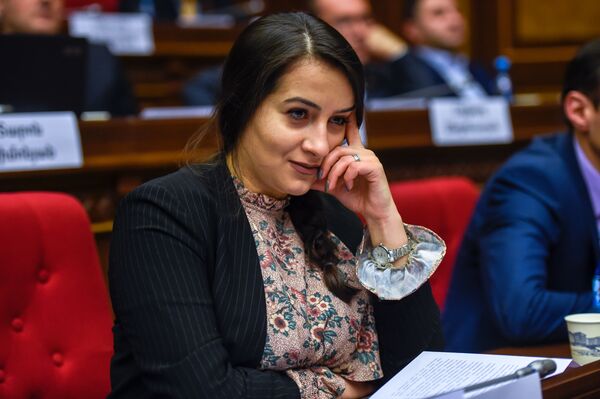 Ֆանտաստիկ լուծումներ գլոբալ խնդիրներին. ինչպես են Ամանորը տոնելու ԱԺ կին պատգամավորները - Sputnik Արմենիա