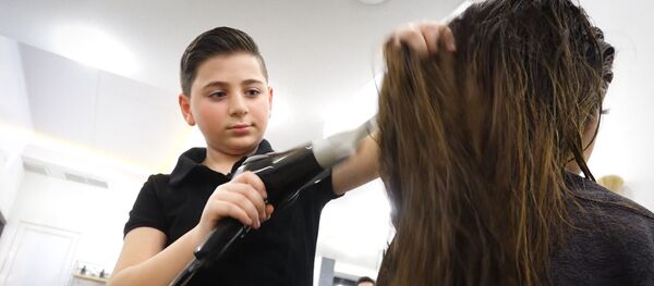 Кто самый молодой парикмахер Армении? - Sputnik Армения