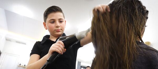 Ո՞վ է Հայաստանի ամենաերիտասարդ վարսահարդարը Ո՞վ է Հայաստանի ամենաերիտասարդ վարսահարդարը - Sputnik Արմենիա