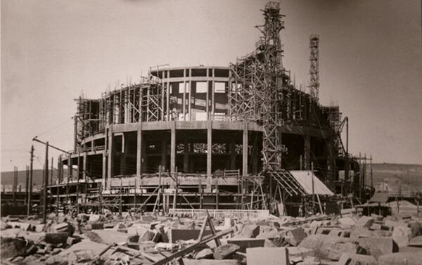 Строительство оперного театра в Ереване 1929 г. - Sputnik Армения