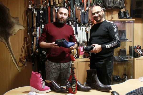 Ему и пожар нипочем: почему сапожник Гагик не уезжает из Омска - Sputnik Армения