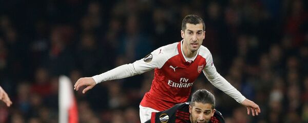 Генрих Мхитарян и Рикардо Родригес во время 16-го тура второго матча Лиги Европы между Арсеналом и Миланом на стадионе Эмирейтс (15 марта 2018). Лондон - Sputnik Армения