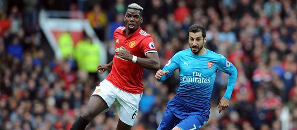 Генрих Мхитарян и Поль Погба во время футбольного матча английской Премьер-лиги между Манчестер Юнайтед и Арсеналом на стадионе Олд Траффорд (29 апреля 2018). Манчестер Генрих Мхитарян и Поль Погба во время футбольного матча английской Премьер-лиги между Манчестер Юнайтед и Арсеналом на стадионе Олд Траффорд (29 апреля 2018). Манчестер - Sputnik Արմենիա