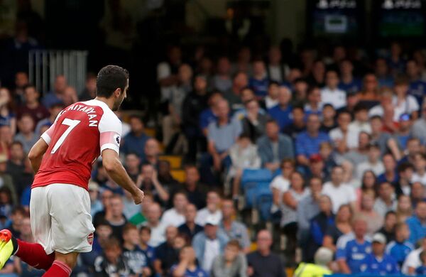 Բաքուն խոչընդոտ չէ. Հենրիխ Մխիթարյանը շարունակում է վայելել երկրպագուների սերն ու հարգանքը Բաքուն խոչընդոտ չէ. Հենրիխ Մխիթարյանը շարունակում է վայելել երկրպագուների սերն ու հարգանքը - Sputnik Արմենիա