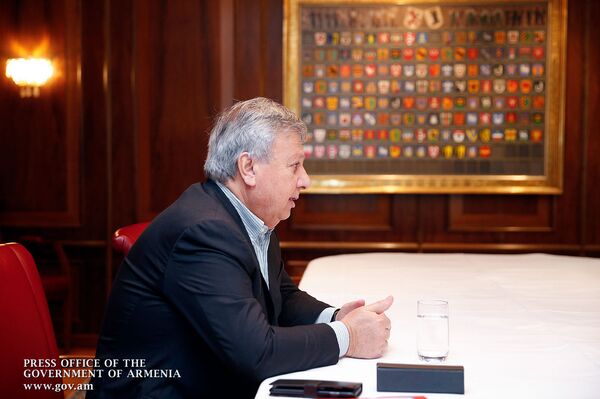 Пашинян обсудил со швейцарскими бизнесменами инвестпроекты и вспомнил про Старый Ереван Пашинян обсудил со швейцарскими бизнесменами инвестпроекты и вспомнил про Старый Ереван - Sputnik Армения