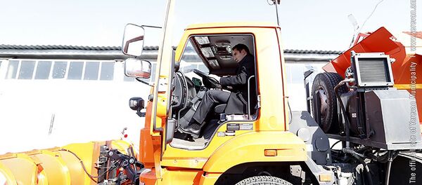 Мэр Еревана Айк Марутян за рулем новой снегоуборочной машины (21 января 2019). Еревaн - Sputnik Армения