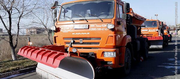 Мэр Еревана Айк Марутян осматривает новые снегоуборочные машины (21 января 2019). Еревaн Мэр Еревана Айк Марутян осматривает новые снегоуборочные машины (21 января 2019). Еревaн - Sputnik Արմենիա