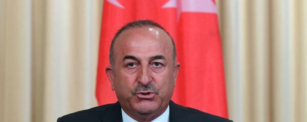 Глава МИД Турции Мевлют Чавушоглу на пресс-конференции по итогам переговоров с Сергеем Лавровым (24 августа 2018). Москвa - Sputnik Армения
