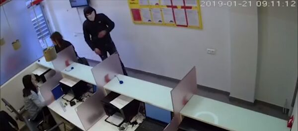 Ոստիկանները բացահայտեցին նաև «varks.am»-ի Արաբկիրի մասնաճյուղում կատարված ավազակությունը Ոստիկանները բացահայտեցին նաև «varks.am»-ի Արաբկիրի մասնաճյուղում կատարված ավազակությունը - Sputnik Արմենիա