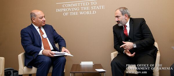 Премьер-министр Армении Никол Пашинян встретился с президентом Европейского банка реконструкции и развития (22 января 2019). Давос - Sputnik Армения