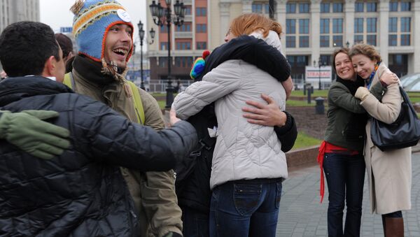 Флэшмоб, посвященный Всемирному Дню доброты, прошел на Манежной площади в Москве - Sputnik Արմենիա