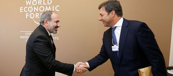 Премьер-министр Армении Никол Пашинян встретился с генеральным директором компании Корпорасион Америка Мартином Эрнекяном (23 января 2019). Давос Премьер-министр Армении Никол Пашинян встретился с генеральным директором компании Корпорасион Америка Мартином Эрнекяном (23 января 2019). Давос - Sputnik Армения