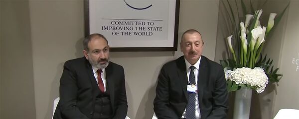 Неформальная встреча премьер-министра Армении Никола Пашиняна и президента Азербайджана Ильхама Алиева (22 января 2019). Давос Неформальная встреча премьер-министра Армении Никола Пашиняна и президента Азербайджана Ильхама Алиева (22 января 2019). Давос - Sputnik Արմենիա
