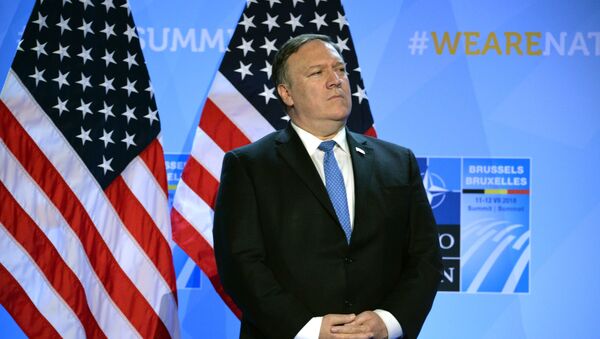 Госсекретарь США Майк Помпео во время пресс-конференции президента США в рамках саммита глав государств и глав правительств стран-участниц НАТО (12 июля 2018). Брюссель - Sputnik Армения