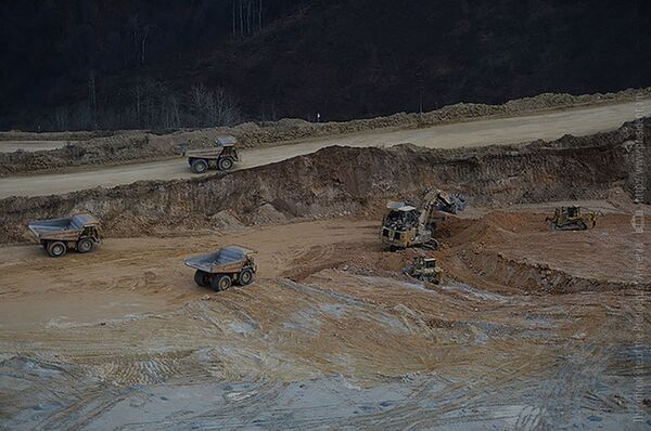 Сырье под ногами, или Как рудники испортили экономические показатели Армении Сырье под ногами, или Как рудники испортили экономические показатели Армении - Sputnik Армения