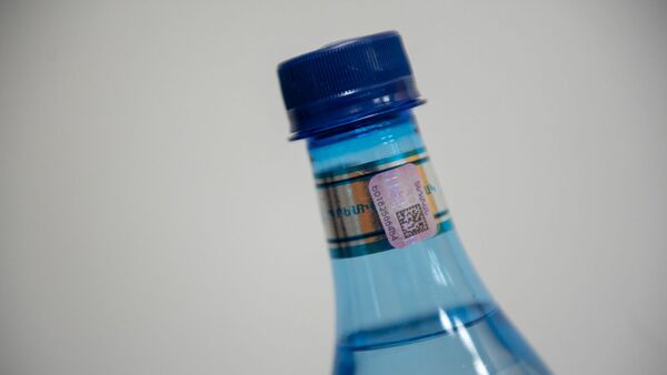 Бутылка минеральной воды с акцизом - Sputnik Արմենիա