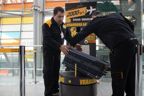 Ինչի՞ց են դժգոհ «Զվարթնոցում», և ի՞նչ կապ ունի գեներալ Մանվելը. լուսանկարներ - Sputnik Արմենիա