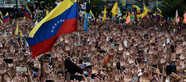 Mассовый митинг оппозиции против президента Николаса Мадуро, на котором глава НС Венесуэлы Хуан Гуайдо объявил себя исполняющим обязанности президента страны (23 января 2019). Каракас - Sputnik Армения