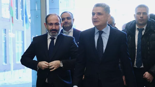 Премьер-министр Армении Никол Пашинян и председатель коллегии Евразийской экономической комиссии Тигран Саркисян в штаб-квартире ЕЭК (25 января 2019). Москвa - Sputnik Армения