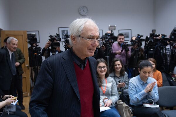 От нее: вопрос журналиста застиг Тиграна Мансуряна врасплох, а его ответ всех растрогал - Sputnik Армения