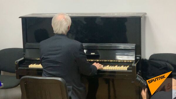 От нее: вопрос журналиста застиг Тиграна Мансуряна врасплох, а его ответ всех растрогал - Sputnik Армения