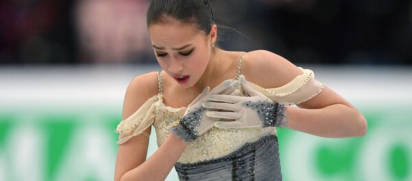 Алина Загитова выступает в короткой программе женского одиночного катания на чемпионате Европы по фигурному катанию в Минске - Sputnik Армения