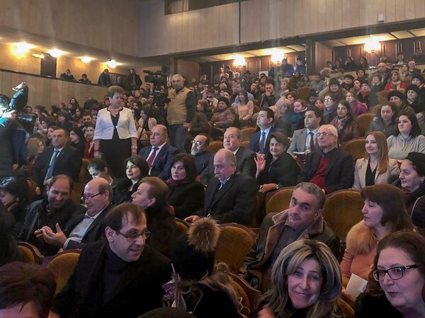 Армен Саркисян зачастил в Гюмри – горожане довольны Армен Саркисян зачастил в Гюмри – горожане довольны - Sputnik Армения