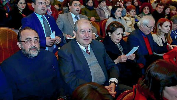 Президент Армен Саркисян с супругой Нунэ Саркисян в посетил концерт Гюмриского симфонического оркестра (25 января 2019). Гюмри - Sputnik Արմենիա