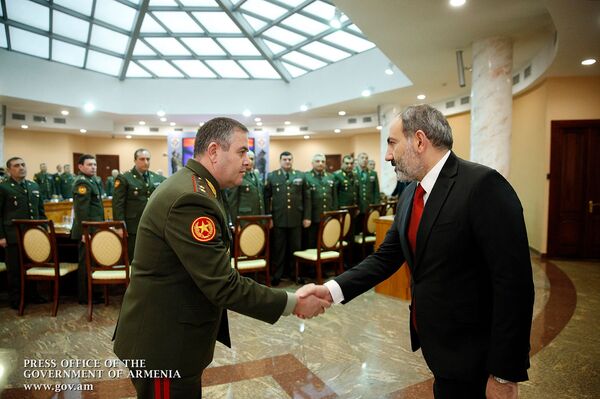 Փաշինյանը խորհրդակցություն է անցկացրել ՊՆ ղեկավար կազմի և բարձրագույն սպայակազմի հետ  - Sputnik Արմենիա