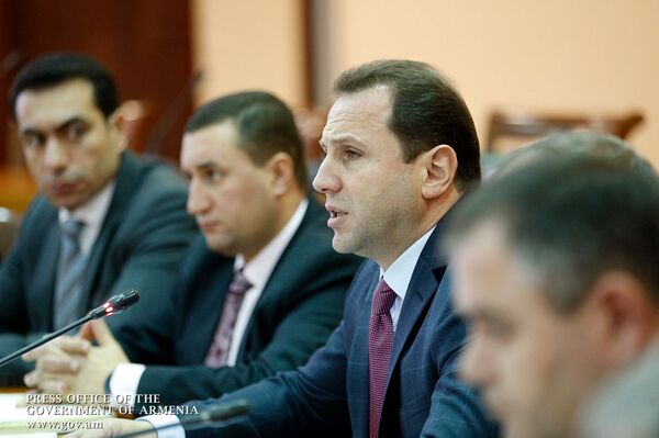 Փաշինյանը խորհրդակցություն է անցկացրել ՊՆ ղեկավար կազմի և բարձրագույն սպայակազմի հետ  - Sputnik Արմենիա