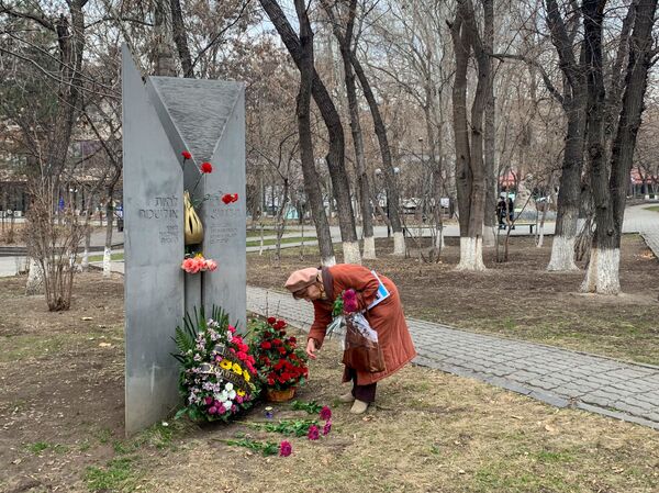 «Մենք հիշում ենք»․ հրեական համայնքը հարգանքի տուրք է մատուցել Հոլոքոստի զոհերի  հիշատակին - Sputnik Արմենիա