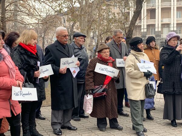 «Մենք հիշում ենք»․ հրեական համայնքը հարգանքի տուրք է մատուցել Հոլոքոստի զոհերի  հիշատակին - Sputnik Արմենիա