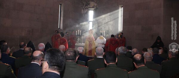 По случаю Дня армии в Первопрестольном Святом Эчмиадзине была отслужена Божественная Литургия (27 января 2019). Эчмиадзин - Sputnik Արմենիա